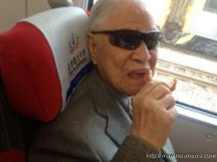 李登辉拿出假牙展示媒体当场吓一跳(图)