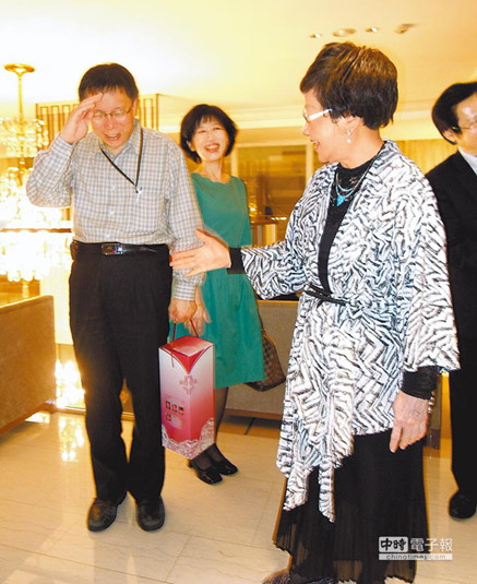 吕秀莲选市长隔空喊话称把非党员纳民调很奇怪