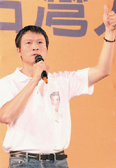 台湾艺人秦杨挨揍真相为传播妹迟到发飙遭围殴