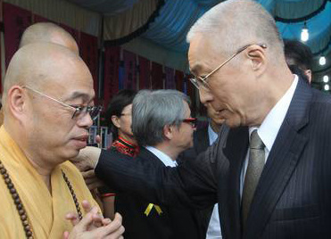 杨秋兴母亲告别式马英九避媒体聚焦低调吊唁