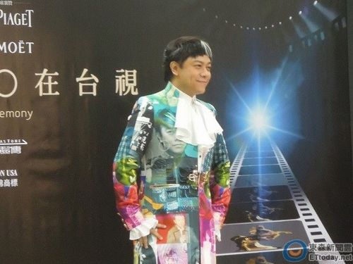 蔡康永金马奖创意造型7次主持相片印上身(图)
