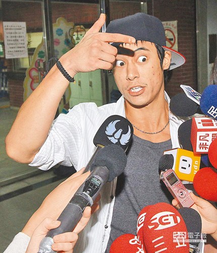 蒋友青涉恐吓交保 情绪激动甚至语无伦次(图)