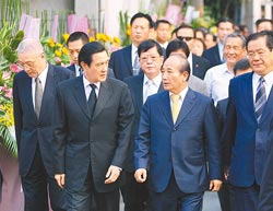 马英九吊唁王金平大哥两人互动备受关注(图)