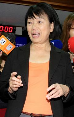 龙应台一年出访花近400万台币被讽应当涉外官员