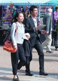 王力宏上传全家福晒恩爱新媳妇伴婆婆笑开怀(图)