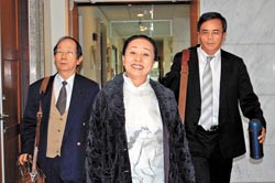 被控涉嫌贪污3000万嘉义县长:先夫借的钱(图)