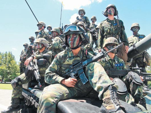 台募兵缺人装甲兵收41人只够开10辆战车
