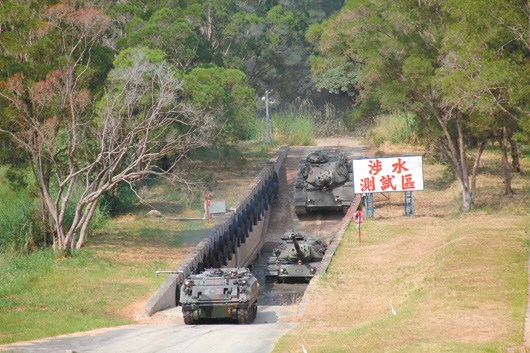 台装甲车零件被掉包战时恐变“铁棺材”