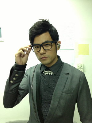 周杰伦包场请歌迷看电影扮宅男力挺导演(图)