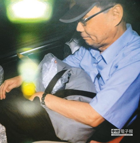 台“史上最贪法官”:三房妻妾捞数亿六子女全靠爹