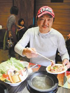 宜兰石头火锅汤头香浓顾客赞饱足又平价