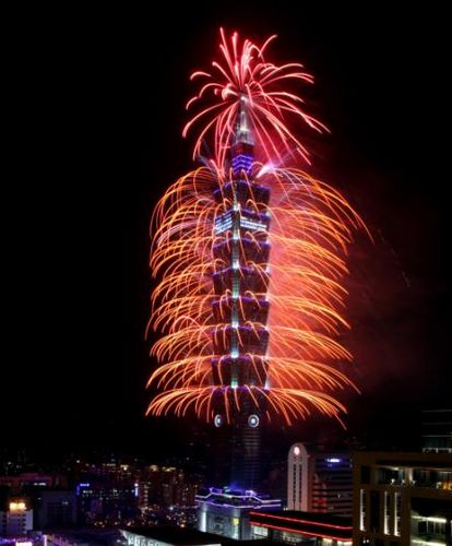2014台北101大楼跨年烟火秀5颗卫星向全球传送