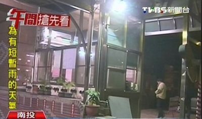 台女子喝醉坐窗边不慎坠楼幸卡管理室屋顶保命