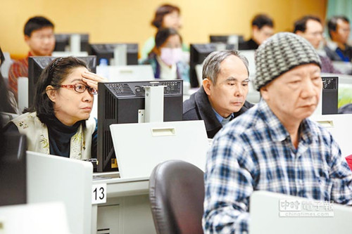 台生考英文四面八方译成“four面eight方”