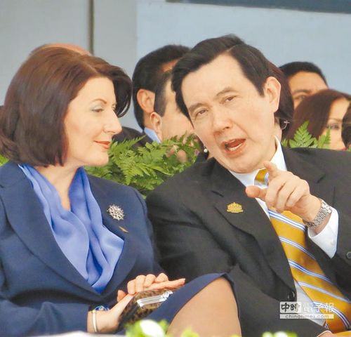 ��Ӣ���������Ů��ͳ����������˵��Ц��ͼ��