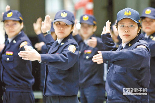 台湾拟修正警察特考测验标准被质疑不利于女性