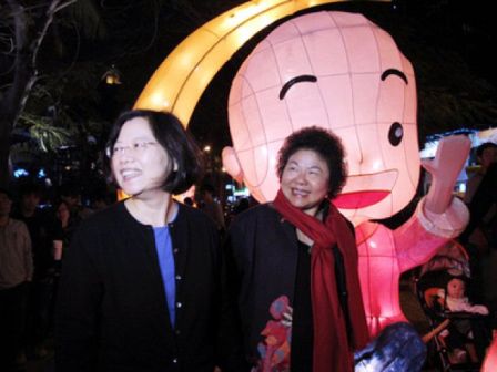 传蔡英文再起将参选民进党主席回应称“还在想”
