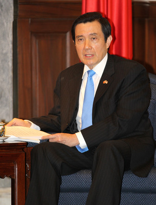 ��Ӣ�ţ�̨����˱���Լ0.9%����̫��