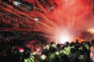 ̨��Ԫ�����ڻ���Ҵ̼��������뷢��ը��񫡱