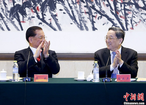 连战妙喻两岸关系:就像蝴蝶准备破蛹而出展翅飞舞
