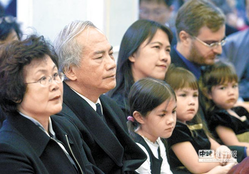 ����Ů������һ�������ǰ��ϯ����̸���žɰ�