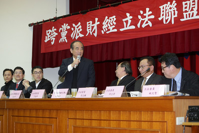 台“跨党派财经立法联盟”访大陆两绿营人士同行