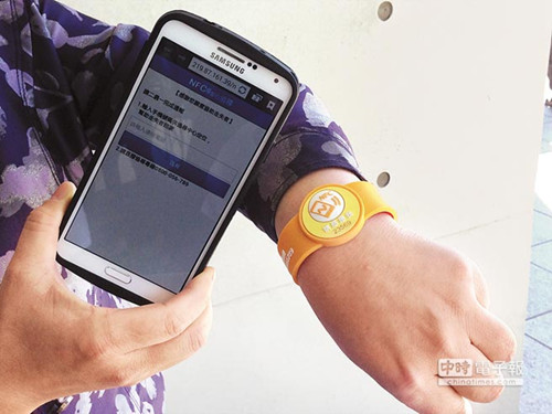 台湾发明防走失智慧手环帮助走失失智老人回家