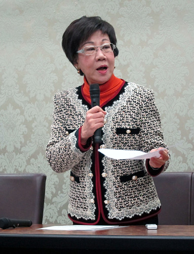 吕秀莲公布曾经访大陆祖屋照片称海外无资产