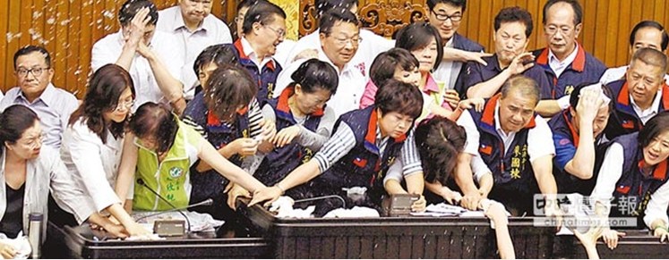 蓝拼服贸欲硬碰硬台立法机构恐将再演蓝绿大战