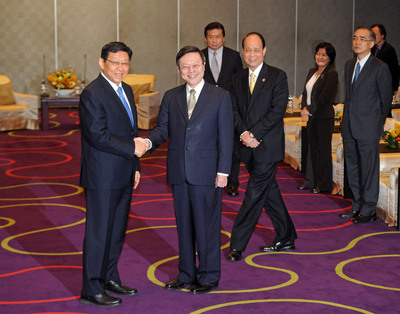 王郁琦与陈德铭会面秀“台式幽默”开圆仔玩笑