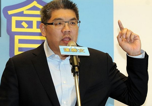 ��ս������½�з�̨����Ӧ���Ӳ�ѡ̨���г�һ��