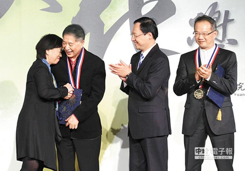 化痛苦作文字白先勇近年矢志为父亲写史(图)