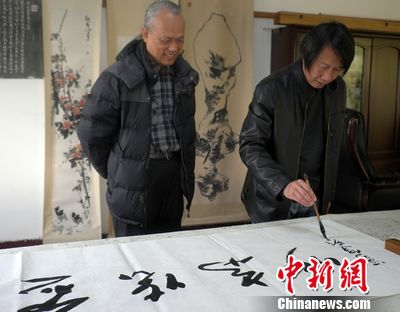 台湾微雕家陈逢显参访江西八大山人纪念馆(图)