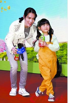 “人在做,天在看”台湾艺人萧敬腾谈被袭击事件