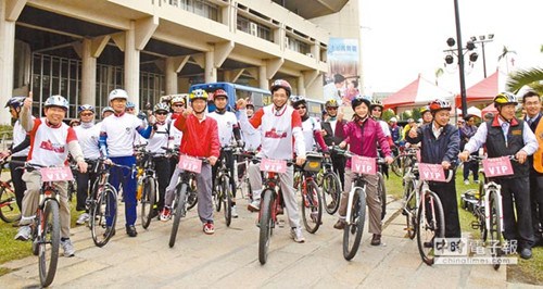 台湾万人骑车发动环保进香之旅(图)