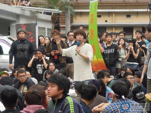 台立法机构成战场行政部门下令官员禁入(图)