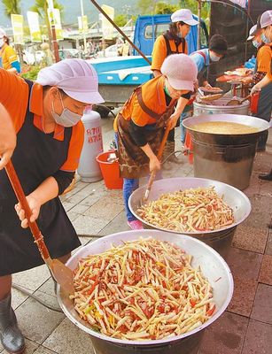 台湾花莲箭笋宴席开109桌2000名饕客大快朵颐