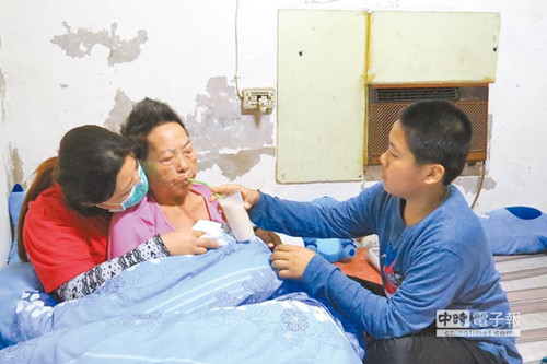 台湾表扬自强儿童小学生每晚为阿嬷赶蚊不喊苦