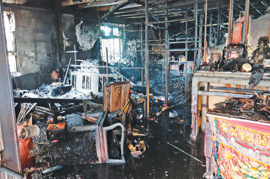 爷爷外出买饭两孙儿玩火一死一重伤(图)