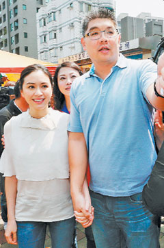 国民党台北市长初选催票连胜文丁守中打夫人牌