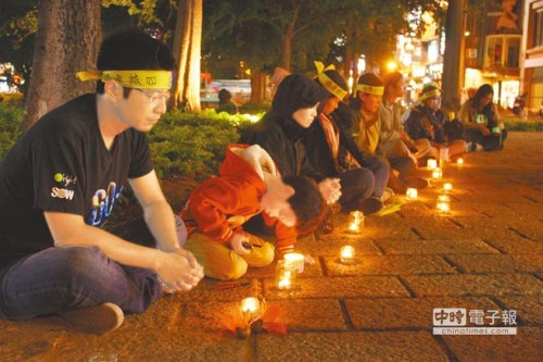 台湾出现废核风潮多地民众静坐表达反核立场(图)