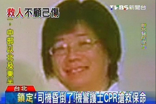 公交车司机突然失去意识护理师乘客抢救保命
