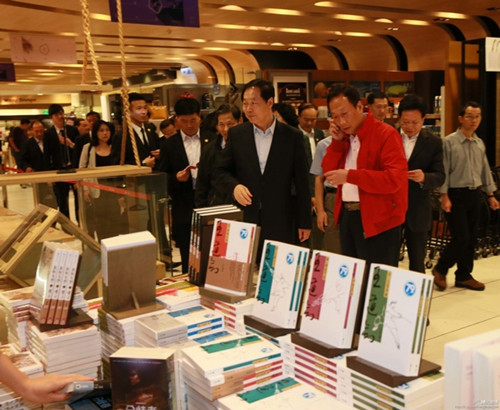 安徽省委书记张宝顺访台郭台铭陪逛诚品书店(图)