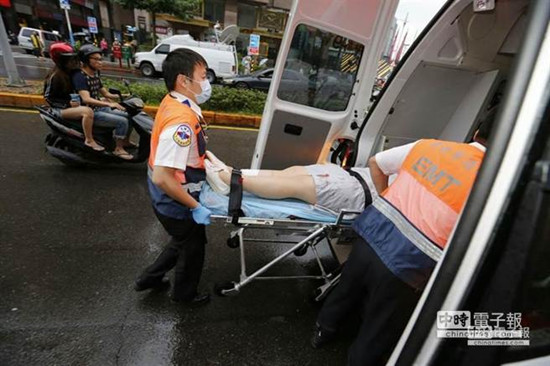 台北地铁发生随机砍人事件目击者说“我好怕”