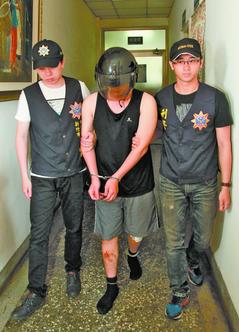 找寻心仪学姐未果大学生带刀杀死其父亲(图)