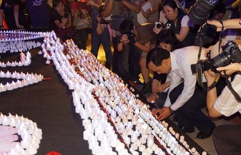 台北捷运血案死者头七朱立伦赴现场追思(图)