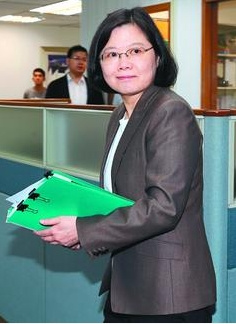 绿营设“七合一”选举对策会蔡英文提名苏贞昌任顾问