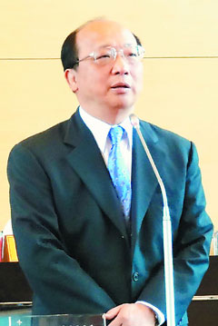 ��־ǿ������ǰ������˵������ϥ���롱Ҳ֪���