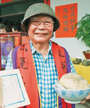 缅怀旧时光台老兵将“退伍馒头”珍藏50年(图)