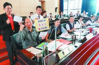 胡志强高唱“赢你哟”炮火全开轰选举对手(图)
